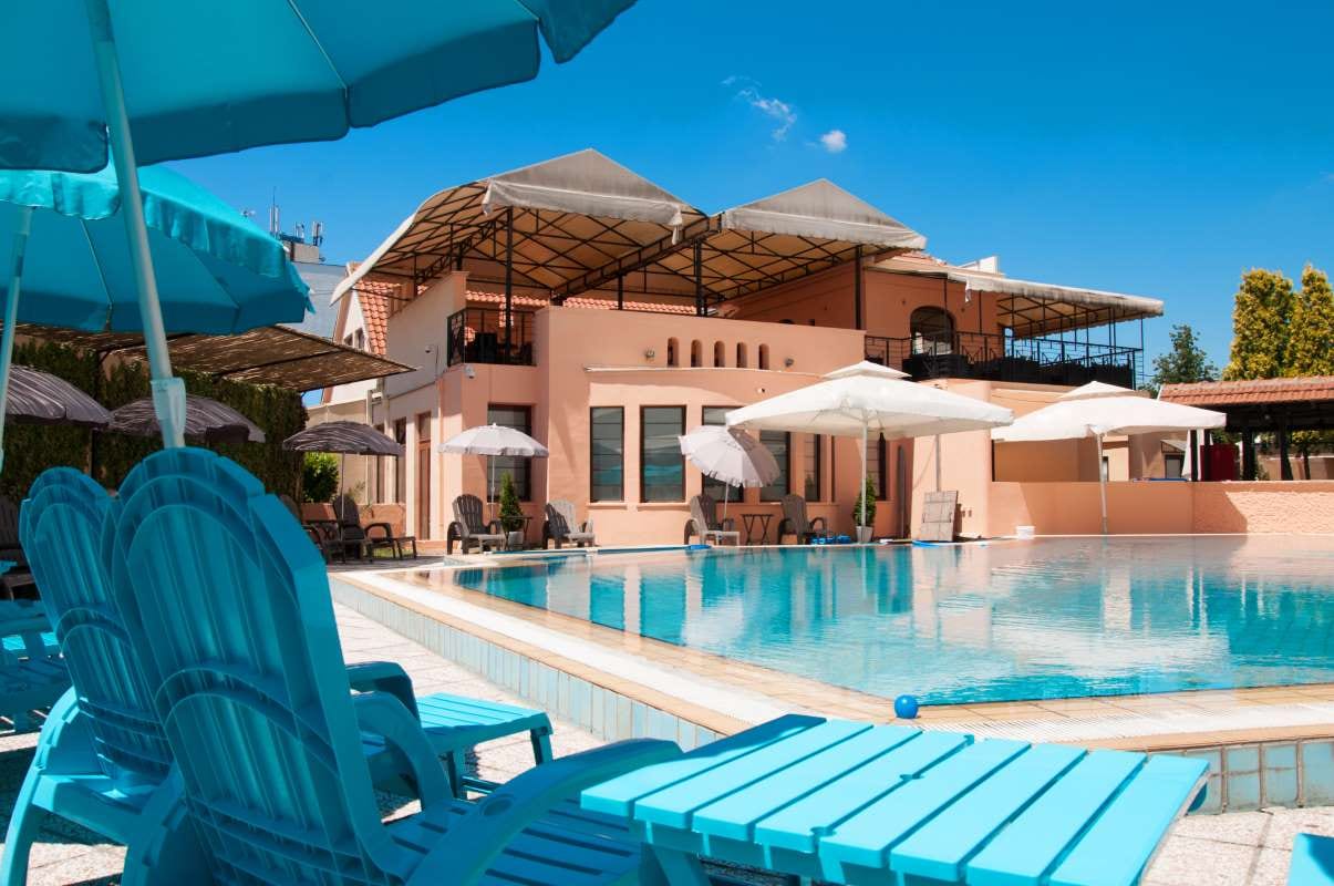 Customer Experience in Las Vegas: How Data Improves Decision-Making — pool service business insights