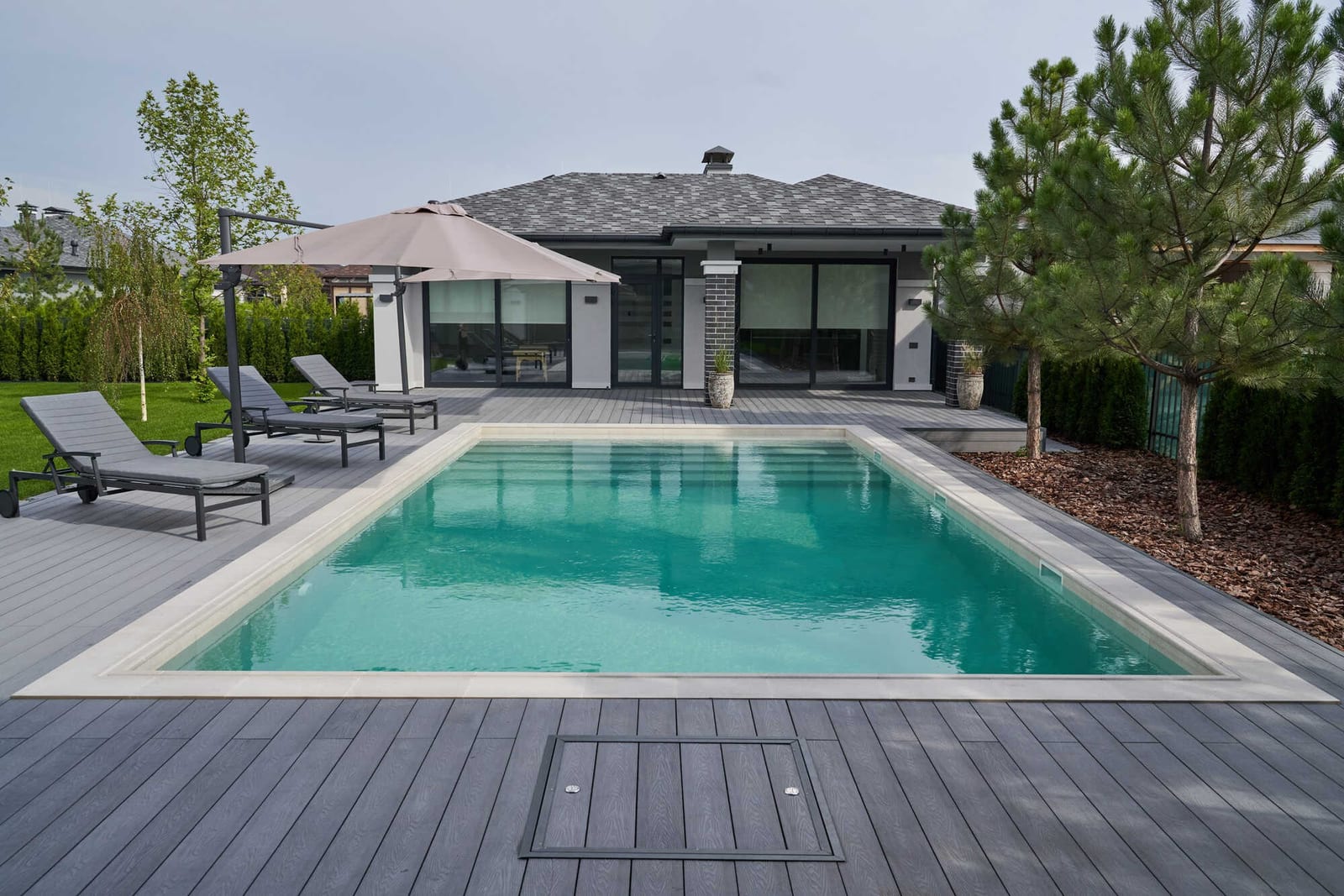 Eco-Friendly Algaecides: Natural Methods to Control Growth — pool service business insights