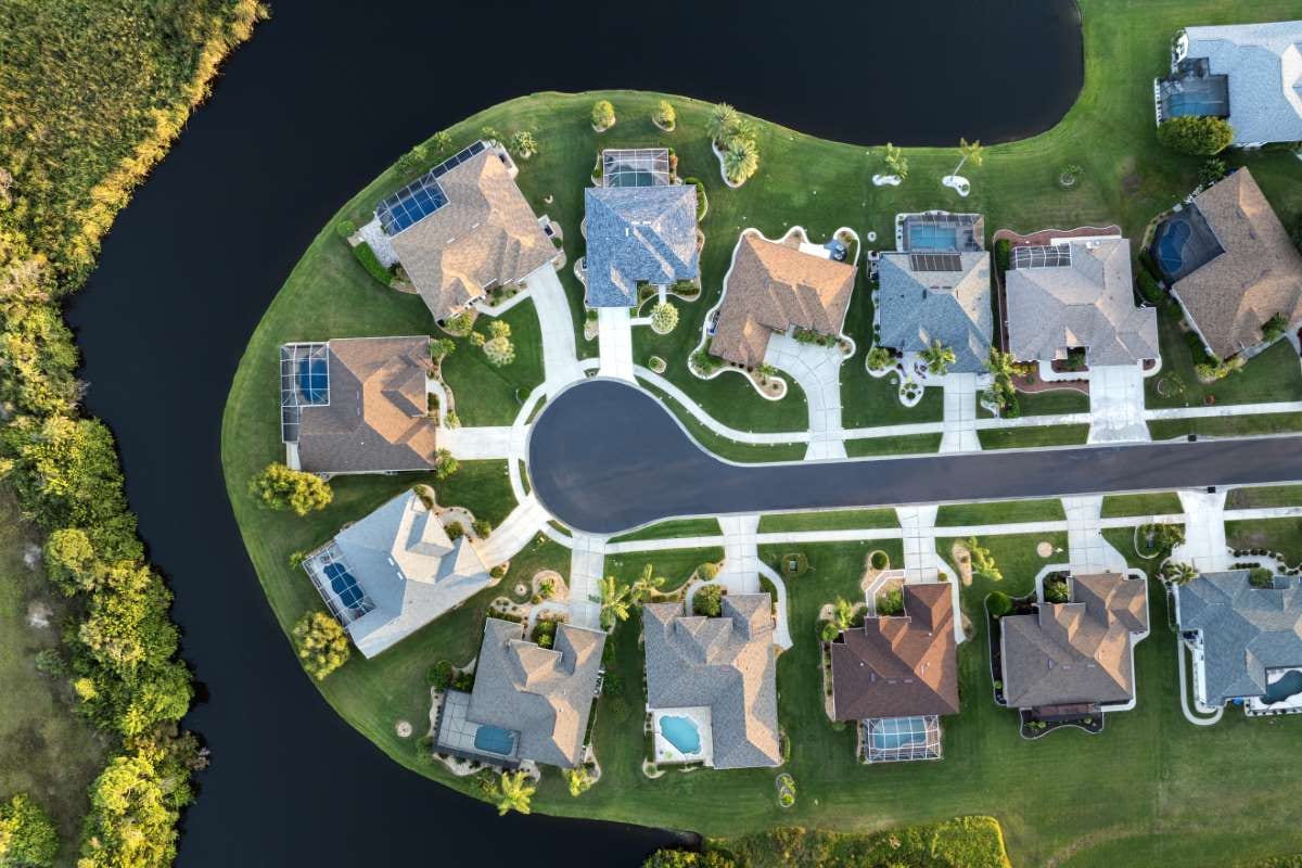 Exploring Ozone Generators: Benefits and Drawbacks — pool service business insights