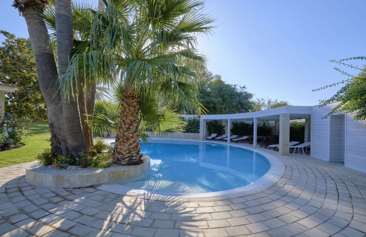 Handling Public Pools with Strict Environmental Guidelines — pool service business insights