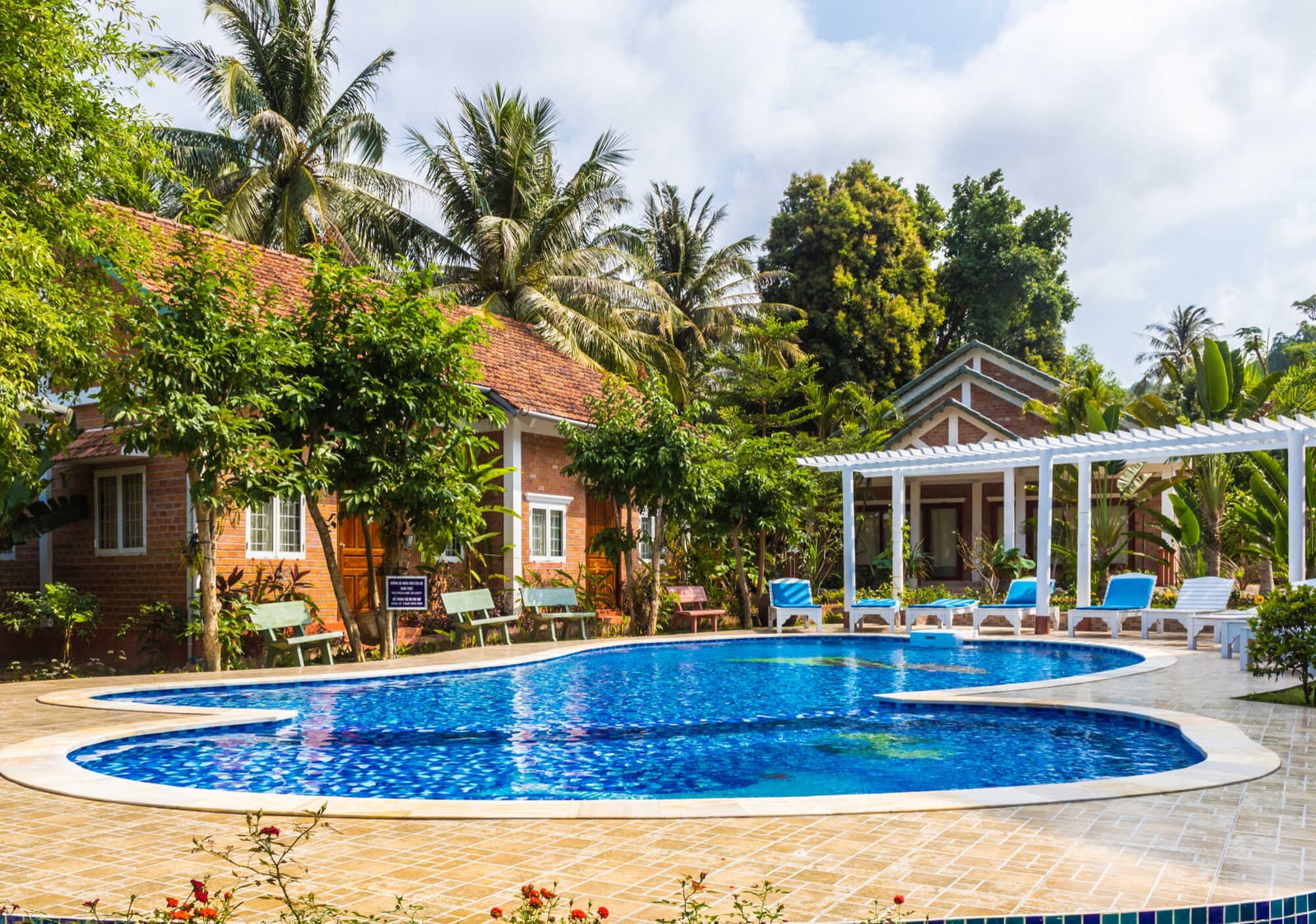 How to Launch a Luxury Pool Route in Goodyear, Arizona — pool service business insights