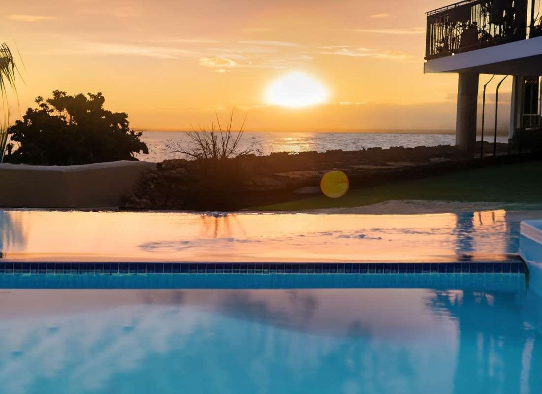 How to Start a Pool Cleaning Business: Kissimmee, Osceola County, Aventura, Margate, Royal Palm Beach, North Miami, FL — pool service business insights