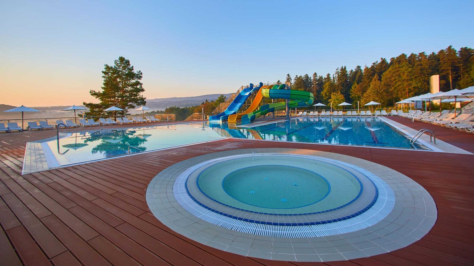 How to Transition From a 9–5 Job Into Pool Service Entrepreneurship — pool service business insights
