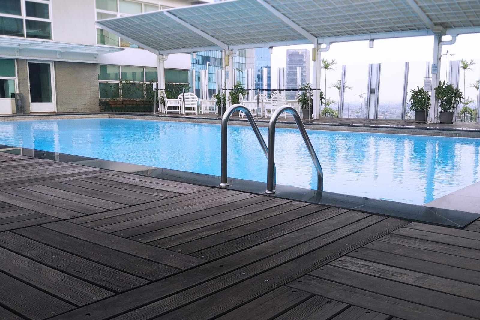 Professional Pool Cleaning: The Psychology Behind Customer Trust — pool service business insights