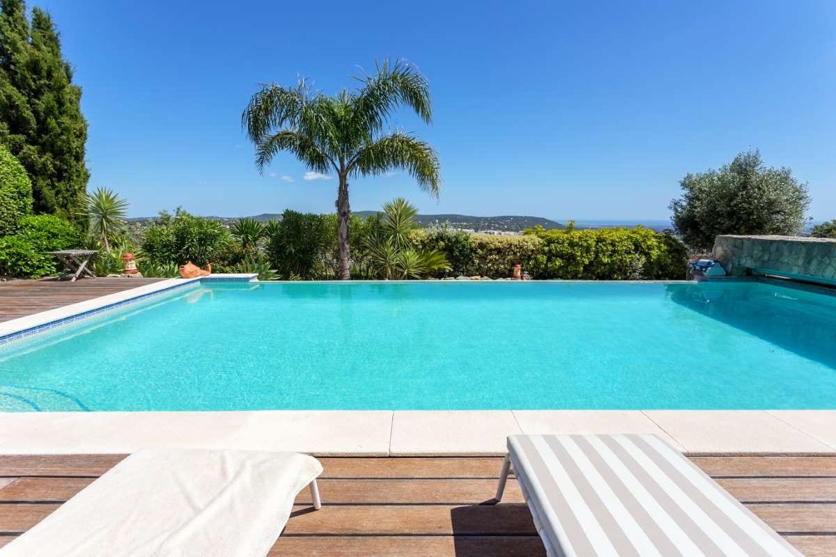 Seasonal Trends in Palm Coast, Florida Pool Demand — pool service business insights