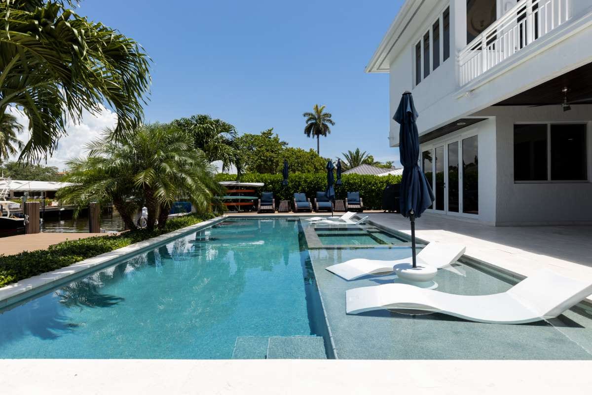 Should You Use SMS Alerts in Boynton Beach, Florida? — pool service business insights