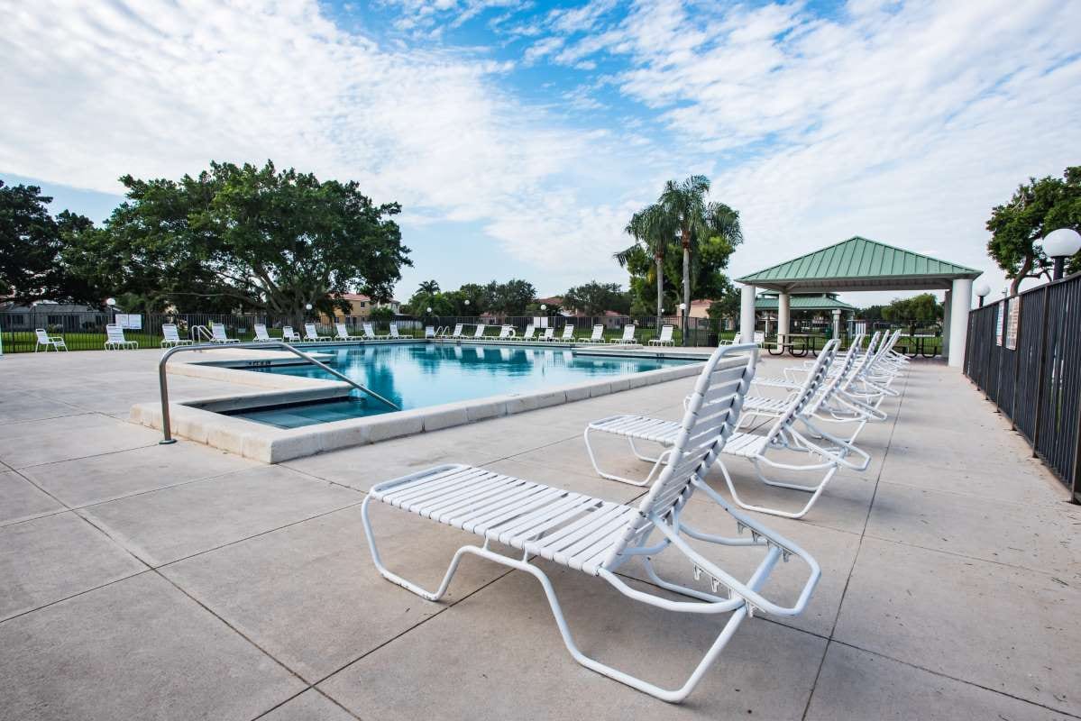 Starting Fresh in Oro Valley, Arizona: A Pool Owner’s Playbook — pool service business insights