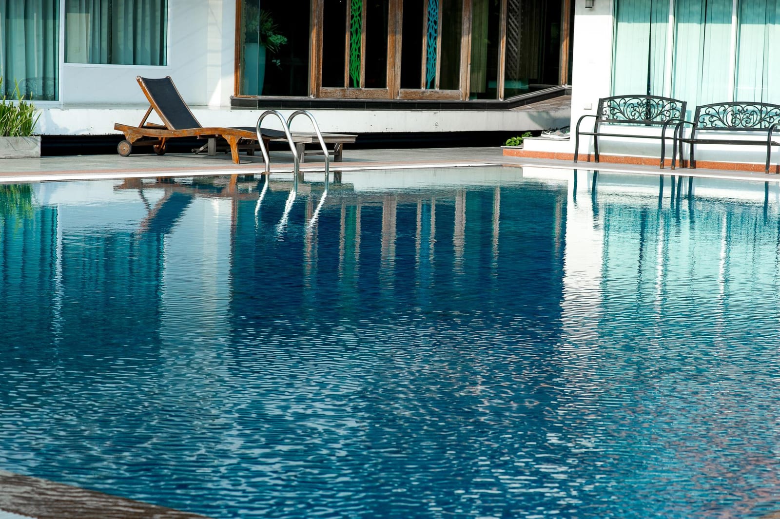 Understanding Superior Pool Routes' Account Replacement Policies — pool service business insights