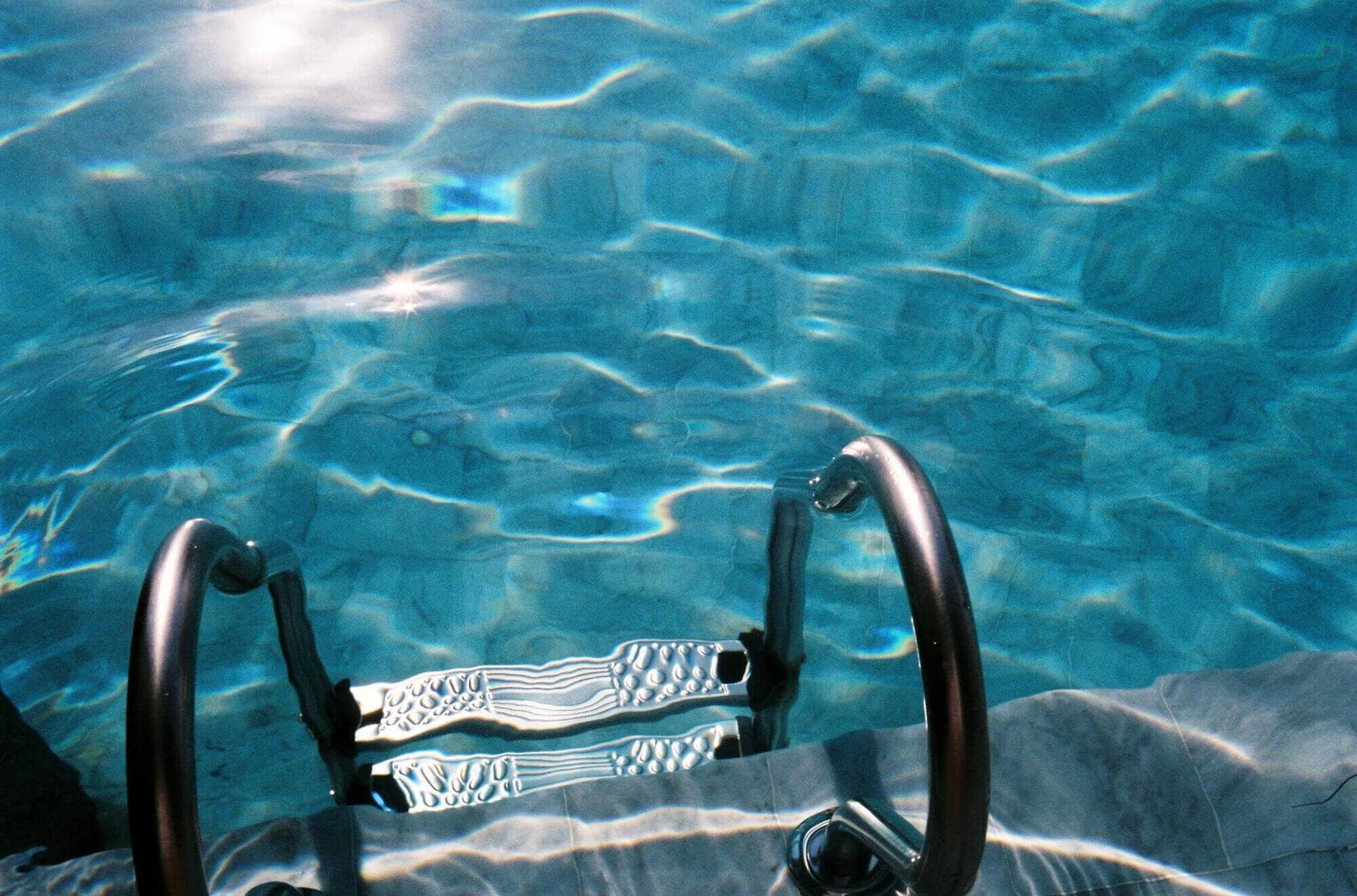 Using SMS Marketing for Urgent Pool Route Updates — pool service business insights