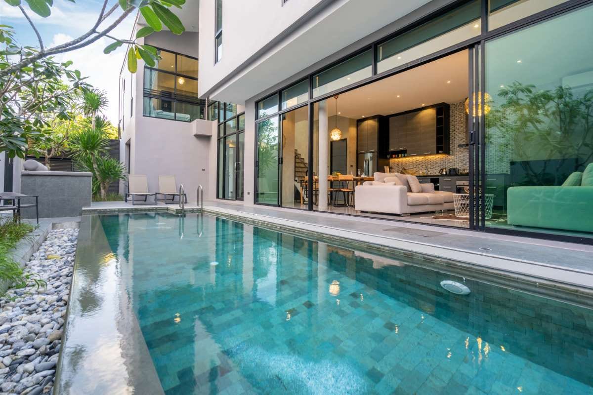 Why More Homeowners Are Switching to App-Based Pool Systems — pool service business insights