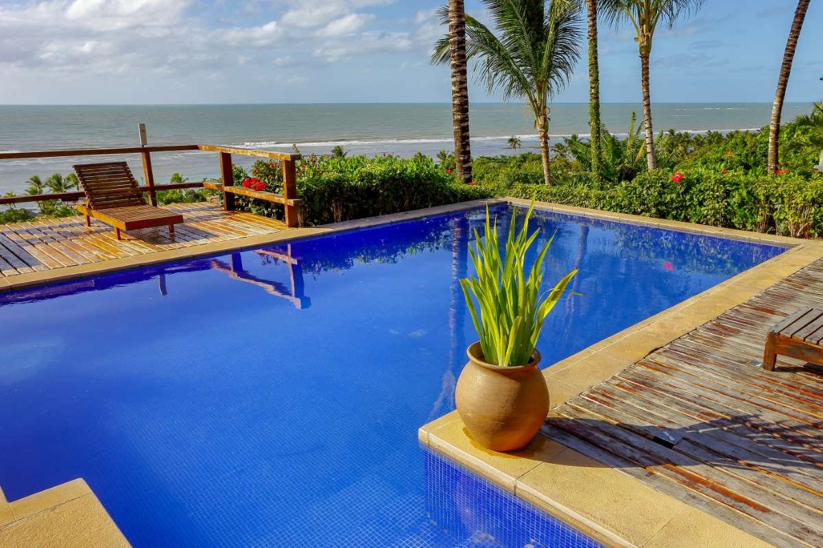 Why Pool Service Prices Vary Across Los Angeles — pool service business insights