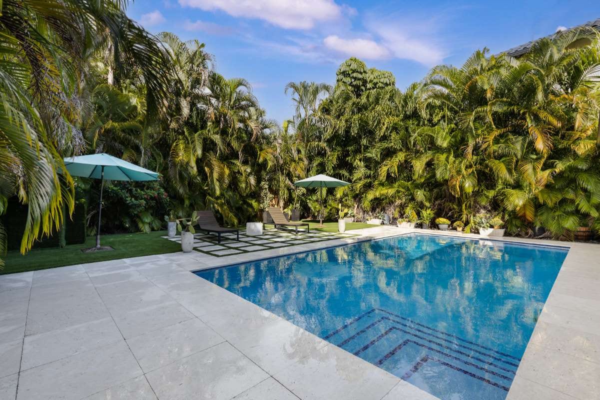 Why Retirees Are Starting Pool Businesses in Florida — pool service business insights